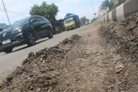 Baru Diperbaiki Aspal Contraflow Proyek Jalan Nasional Di Peterongan