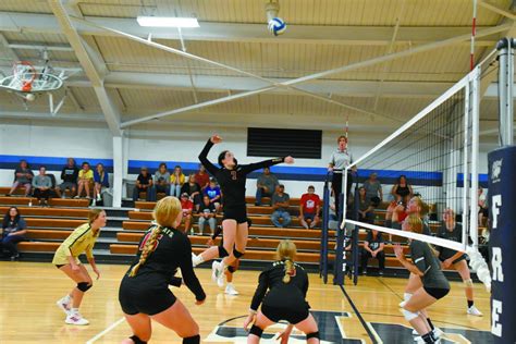 Bearcat Volleyball Team Defeats Northern Freeze And Greenwave Each In