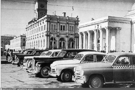 Такси у Ленинградского вокзала