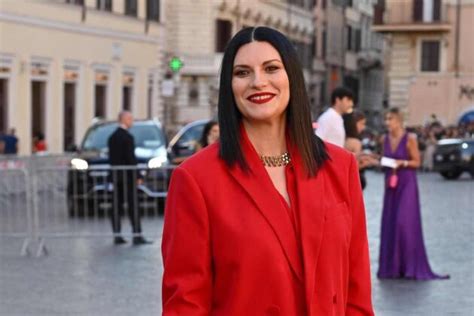 Laura Pausini Casa Da Sogno Dettagli Mozzafiato Nella Reggia Dorata