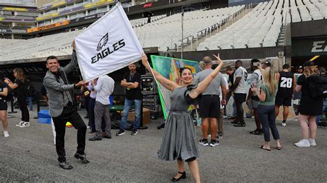 Photo Gallery: Eagles engage with fans in Brazil