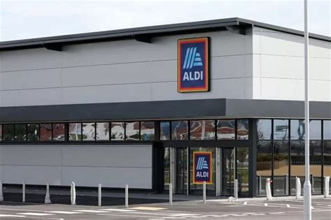 Aldi First Uk Supermarket To Increase Staff Pay To Minimum Of £11 An