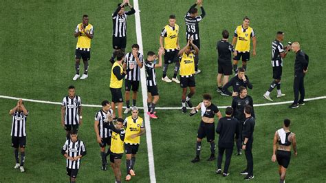 Conheça Lúcio Flávio técnico interino do líder do Brasileirão