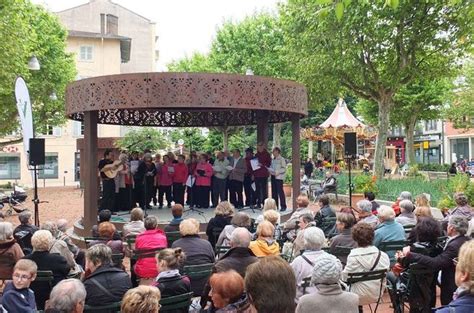 Le Kiosque Et Ses Concerts Villefranche Sur Sa Ne