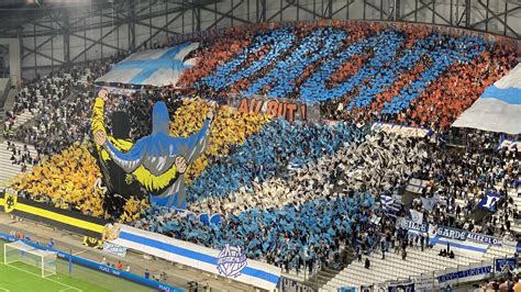 Om Aek Ath Nes Le Match De Fraternit Et L Immense Tifo D Une Amiti