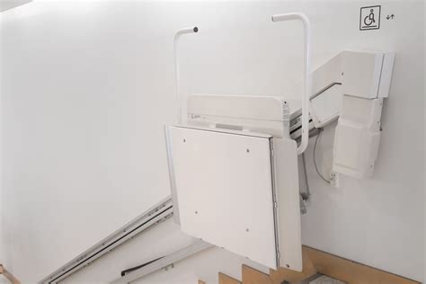 Wheelchair Lifts Everything You Need To Know Mobility123