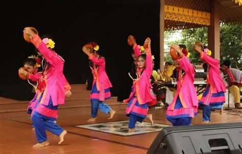 Pengertian Akulturasi : Jenis Contoh Budaya Faktor Proses