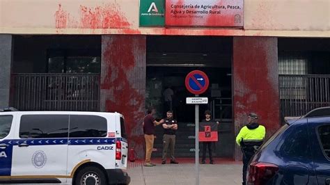 Detenida Una Persona Por El Ataque Con Pintura Al Gobierno Andaluz