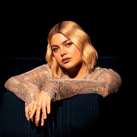 Louane dévoile La Pluie son nouveau single VIDEO