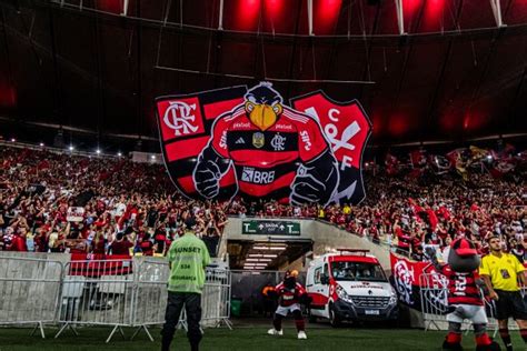 Torcida Do Flamengo Prepara Festa Bandeira D E Mosaico No Maracan