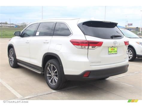 Blizzard Pearl White Toyota Highlander Xle Photo