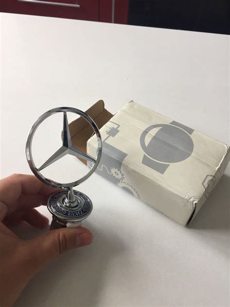 Знак Mercedes на капот - 500 лей