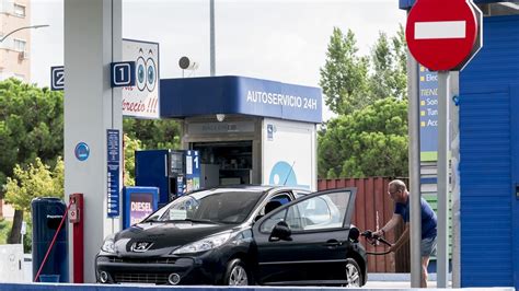 La gasolina toca un nuevo mínimo anual y se abarata casi un 13 desde