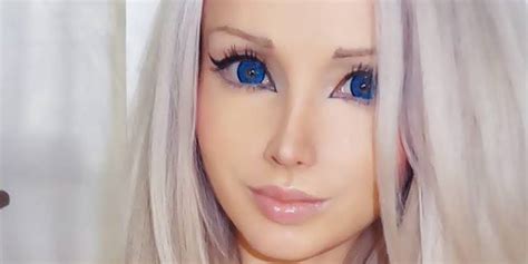 Human Barbie Reveals No Makeup Selfie - Mugeek Vidalondon