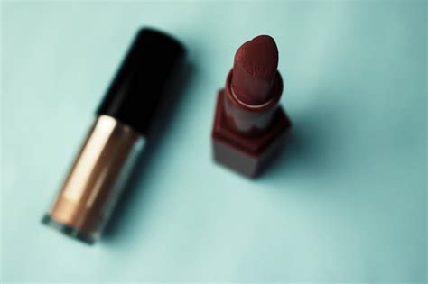 Conjunto de caixa de beleza de cosméticos femininos do batom vermelho e