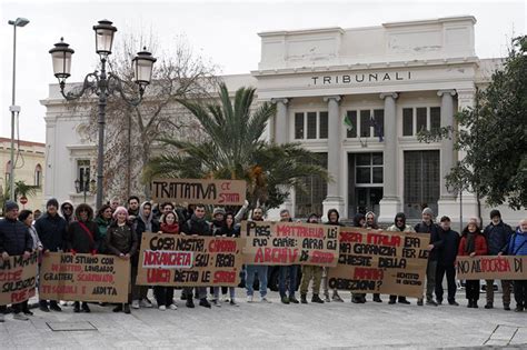 Ndrangheta Stragista Riprende La Requisitoria Fuori Dal Tribunale Il