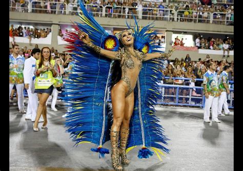 Foto A fantasia de Sabrina Sato na Vila Isabel também foi feita pelo