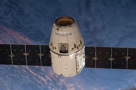 Spacex Unveils New Dragon V Manned Spacecraft H C Thi