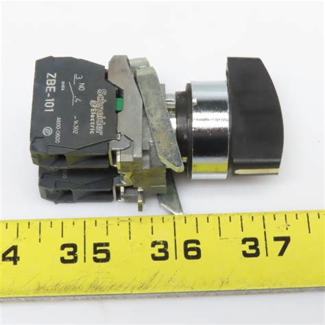 Schneider ZBE 101 240V 3A 3 Position Momentary Contact Selector Switch