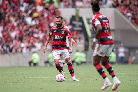 Vídeo cena inusitada de Thiago Maia em clássico entre Flamengo e Vasco