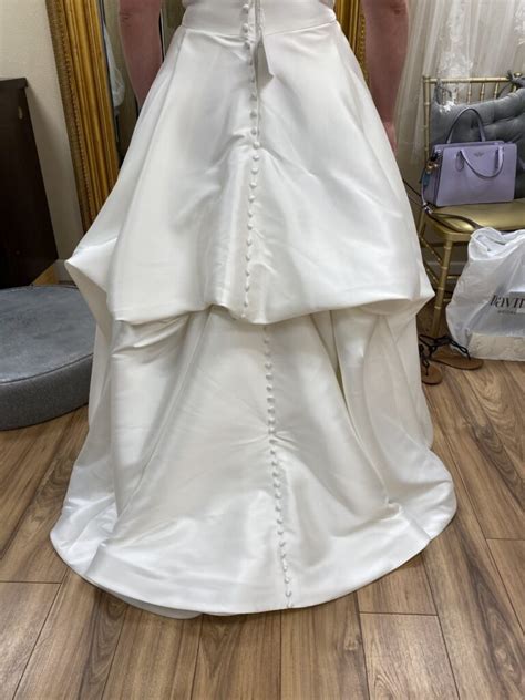 Guide To Wedding Dress Bustles The Perfect Wedding Dress