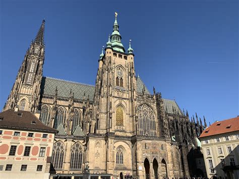 DIY Travel Guide to Prague, Czech Republic [With Suggested Tours]