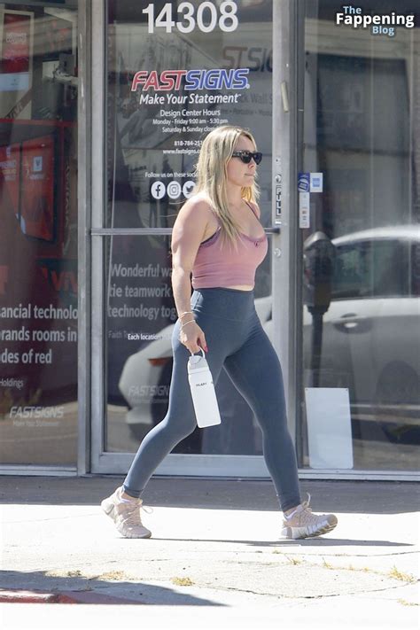 Hilary Duff Flaunts Her Toned Physique During A Workout Session In