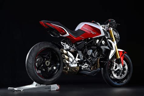 2016 MV Agusta Brutale 800 RR Review