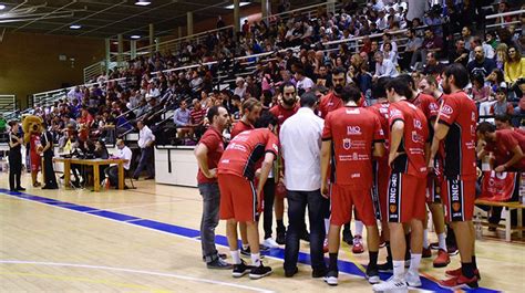 Basket Navarra Rendir Un Homenaje A Dos Miembros De La Federaci N