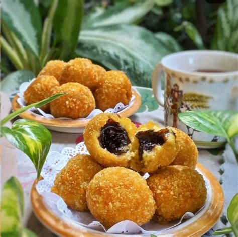 Resep Membuat Kue Bola Bola Pisang Coklat Lumer Super Mudah