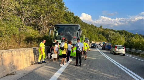 Pullman In Avaria Sulla Ex Superstrada Del Liri Foto Terre Marsicane