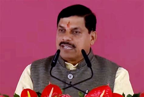 MP CM seeks Rahul apology for his 'surrender' remarks on PM, asks him