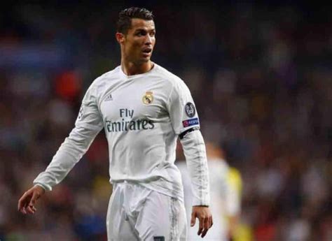 Cristiano Ronaldo Acaricia El Pichichi De La Liga