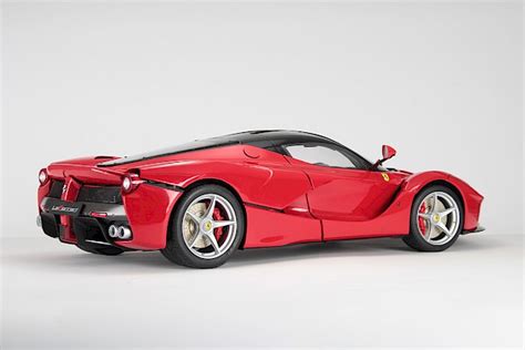 La Ferrari 1:8 scale model kit., Agora Models