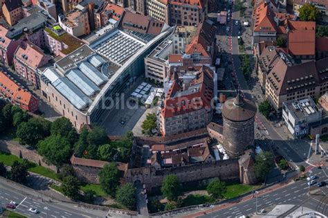 Nürnberg von oben Turm Bauwerk Frauentorturm Rest der ehemaligen