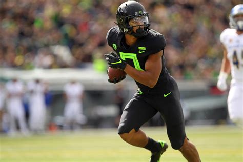 Watch Oregons Johnny Johnson With Jaw Dropping Catch Over Two Utah