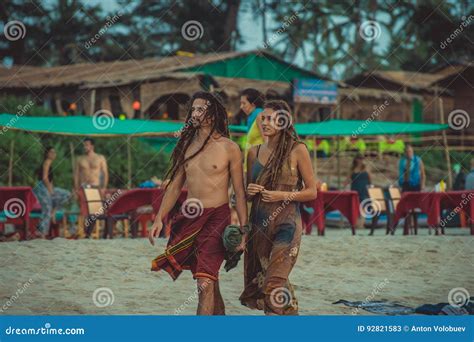 India Goa December 4 2016 A Couple Of Hippies With Dreadlocks On The Beach Of Arambol