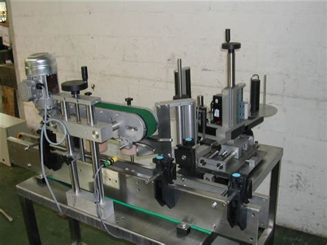 side label application including top steady labeline