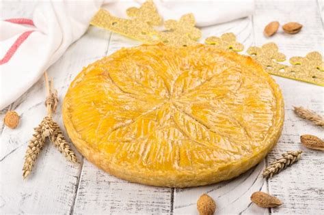 Premium Photo Homemade Galette Des Rois Cake With Handmade Kings Crown