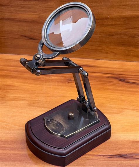 Decorative Wooden Base Magnifying Glass Tabletop Magnifying Glass On