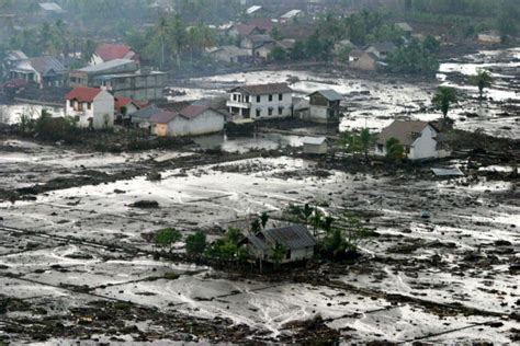 How the 2004 tsunami brought peace to Aceh