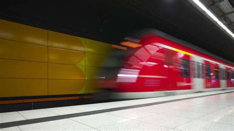 Schwabstra E In Stuttgart Defekter Zug Bremst Alle S Bahnen Aus