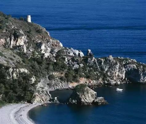 Playa El Cañuelo en Maro Nerja Málaga