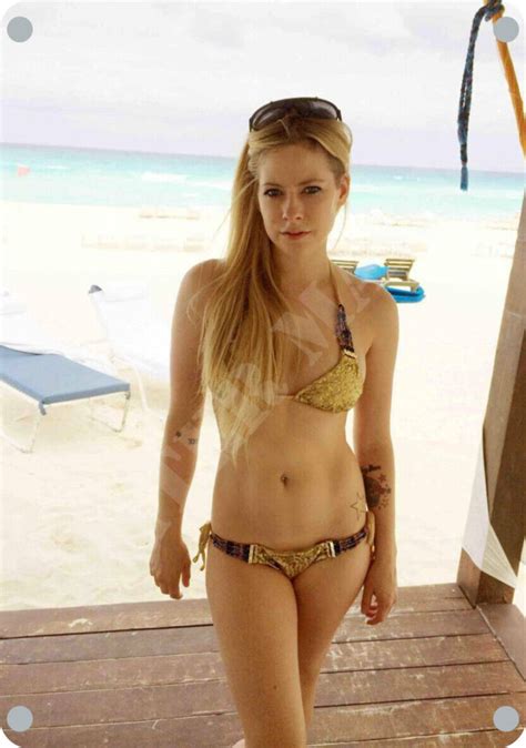 Hot Avril Lavigne Bikini Pics