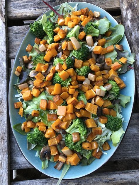 Salat Med Stegte Grønsager Mad Og Fritid