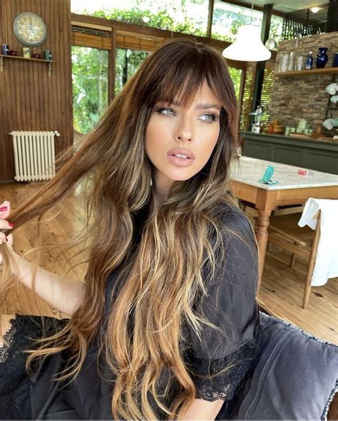 Pin By Dayana Navarro On Cabello In Hairstyles With Bangs Long