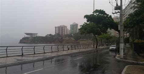 Frente Fria Provoca Chuvas E Queda De Temperatura No Rio