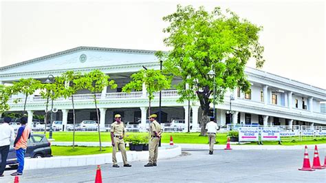 ప్రగతి భవన్‌ నుంచి సీక్రెట్ ఫొటోలు బయటకు..! | pleasant weather in ...