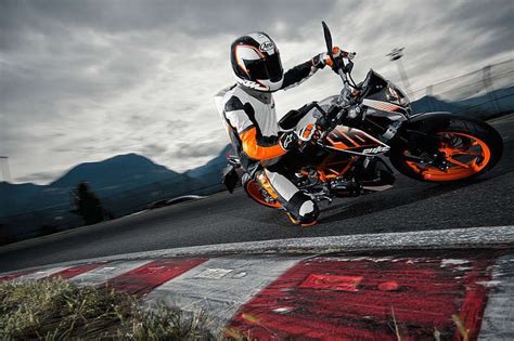 2015 2017 Ktm 390 Duke Review Top Speed