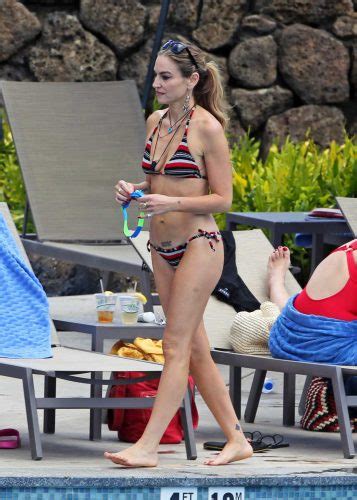 Drea De Matteo In Bikini On The Beach In Hawaii Lacelebs Co